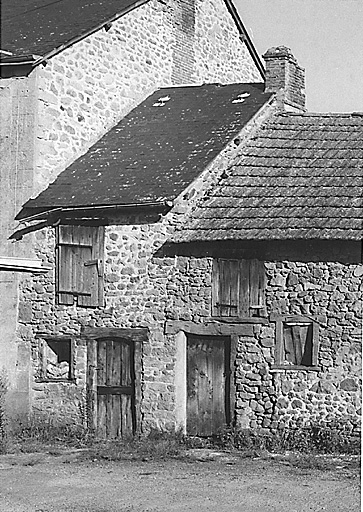 Logis en rez-de-chaussée, à la Ribière (cadastre 1992, C2 560).
