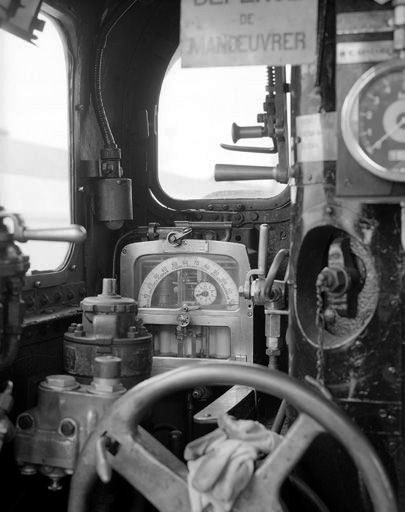 Enregistreur de vitesse flamand dans la cabine de la locomotive.