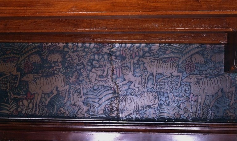 Salle à manger, détail du papier peint.
