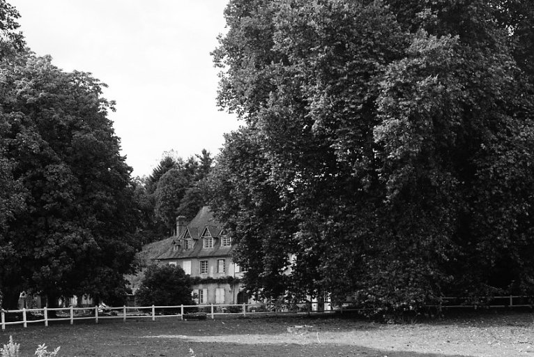 Vue de la maison prise du sud-est.