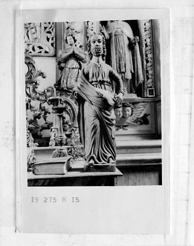 Statuette de saint Joseph, placée sur la corniche du retable, puis descendue sur l'autel et volée : vue de face.