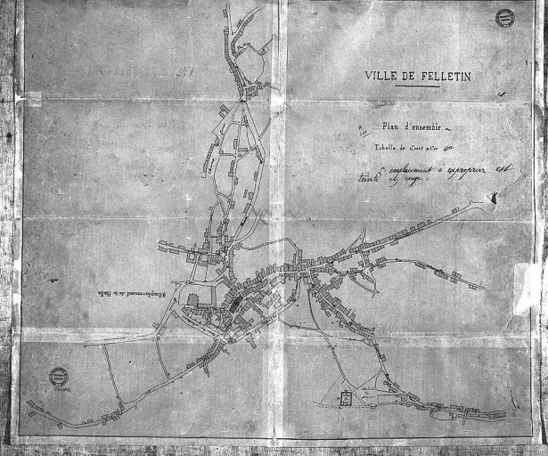 Plan d'ensemble de la ville avec mention des parcelles à exproprier pour la construction des halles et mention de l'emplacement de l'usine à gaz (non signé, s.d., vers 1884). Cette usine à gaz n'a jamais été construite.