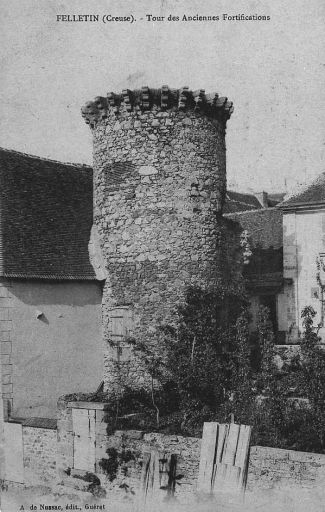 Vue d'une tour située à l'ouest (seule tour encore visible de nos jours).