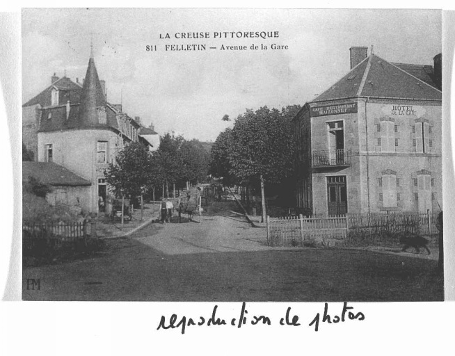 Avenue de la Gare. Vue de l'avenue prise depuis la gare et montrant deux hôtels de voyageurs.