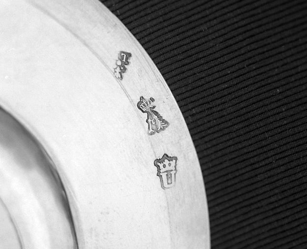 Détail des poinçons.