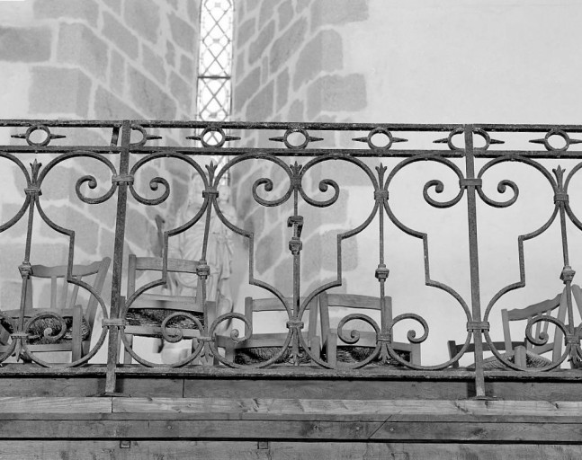 Détail d'un panneau de ferronnerie.