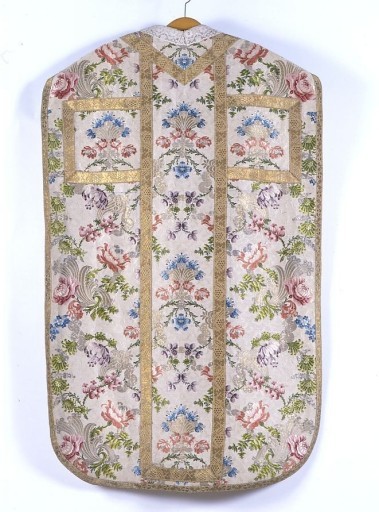 Vue du dos de la chasuble.