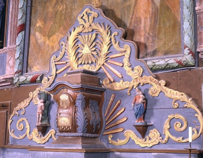 Détail du côté droit du tabernacle et de l'exposition.