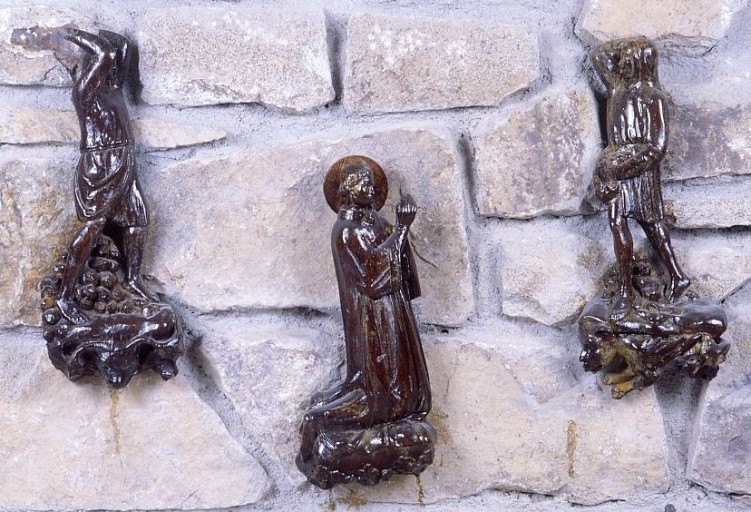Vue d'ensemble des trois personnages. - (c) Région Nouvelle-Aquitaine, Inventaire général du patrimoine culturel