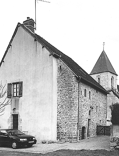 Vue d'ensemble, depuis le jardin, des élévations sud et ouest.