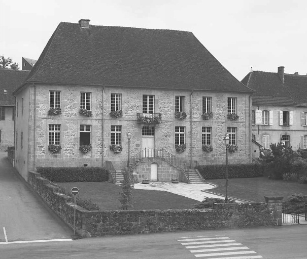 Hôtel Morin d'Arfeuille, puis gendarmerie, actuellement mairie