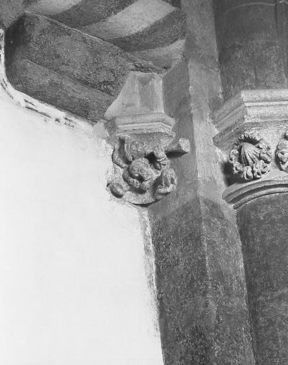 Bras sud du transept, angle sud-ouest. Culot 26.