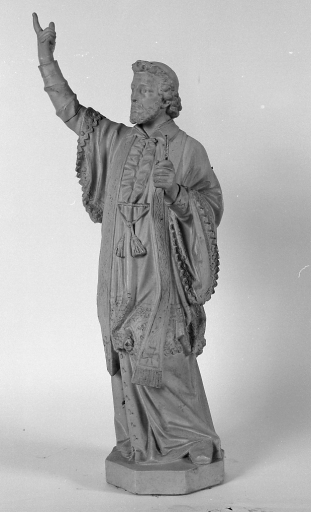 Statue : saint Jean-François Régis ?