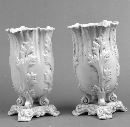 2 vases à fleurs