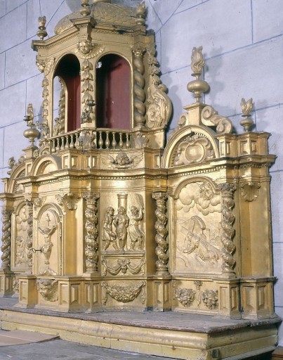 Détail du côté droit du tabernacle.