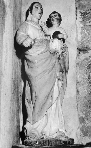 Vue de trois-quarts droite.