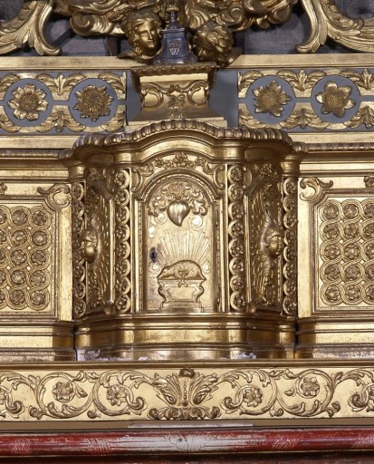 Détail de l'armoire eucharistique : agneau mystique sur la porte.