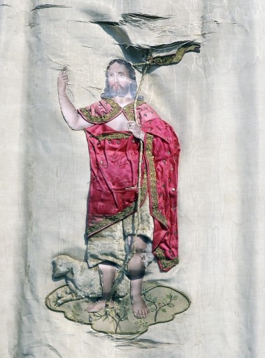 Détail de saint Jean-Baptiste, en tissu appliqué.