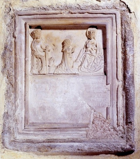 Plaque funéraire : Vierge à l'Enfant avec la donatrice et sainte Catherine d'Alexandrie