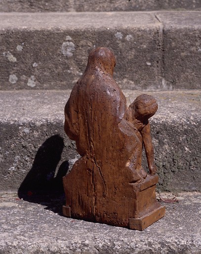 Vue du revers et du côté droit.