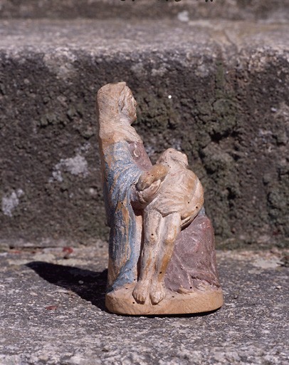 Vue du profil droit.