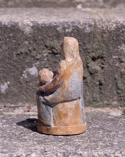 Vue du revers trois-quarts gauche.