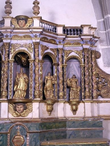 Détail de l'aile droite du tabernacle.