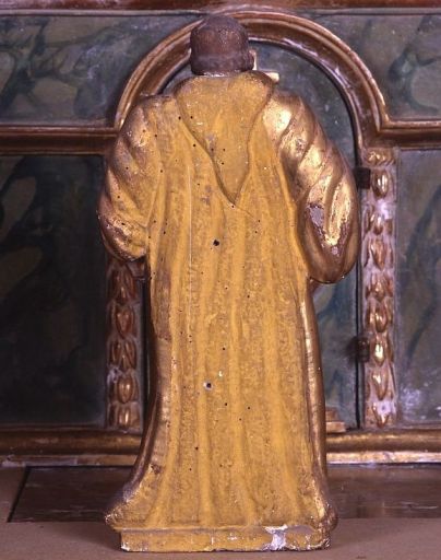 Détail de la statuette de moine, revers.