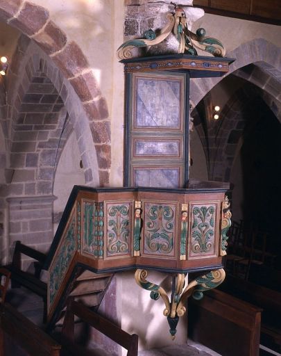 Vue latérale avec l'escalier d'accès.