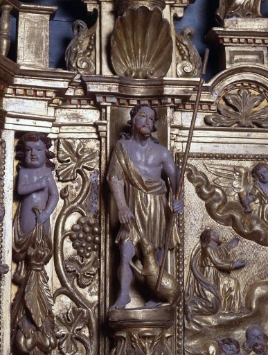 Statue de saint Jean-Baptiste sur le tabernacle. Vue de face.