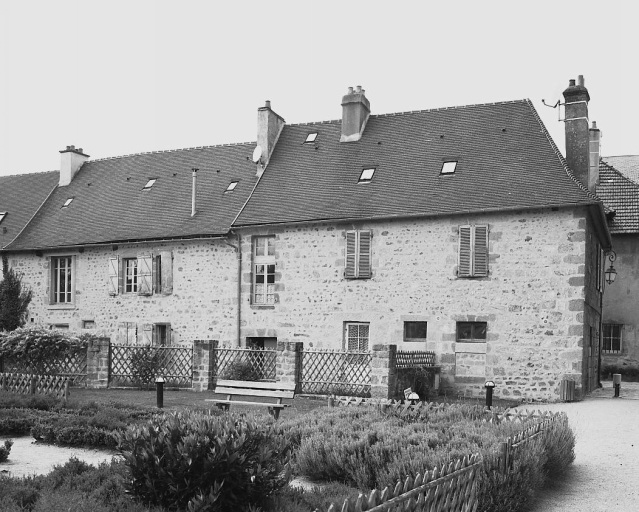 1 petite rue du Clocher. Maison (AL 768). (Groupe E1). Vue d'ensemble de l'élévation postérieure traitée en moellons.