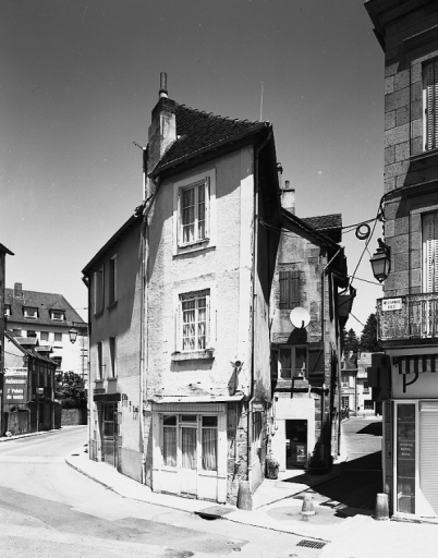 Angle de la route d'Aubusson et de la rue des Tours de l'Horloge.