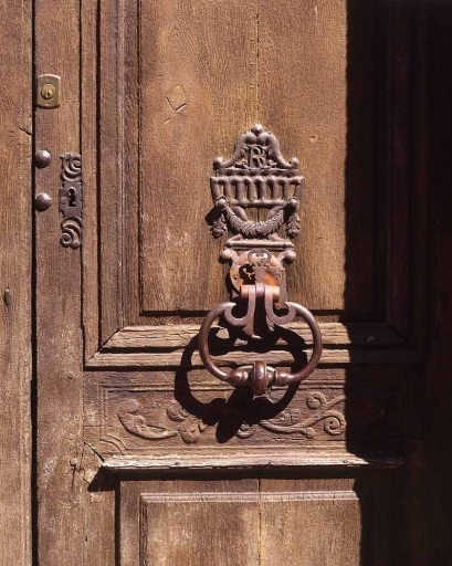 Heurtoir et entrée de serrure