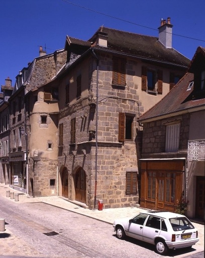 Vue d'ensemble de l'élévation antérieure.