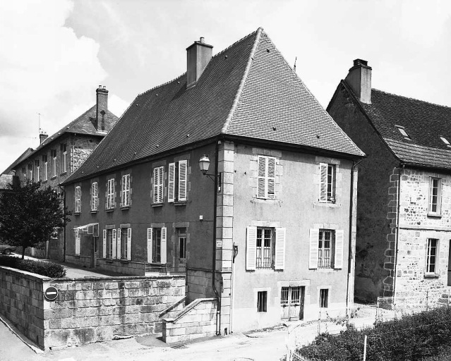 3 place des Arbres ; rue Feydeau ; rue Chemin Feydeau. Hôtel (AI 238).(Groupe E2). Vue d'ensemble de l'élévation antérieure et de l'élévation latérale sud donnant sur la rue Feydeau.