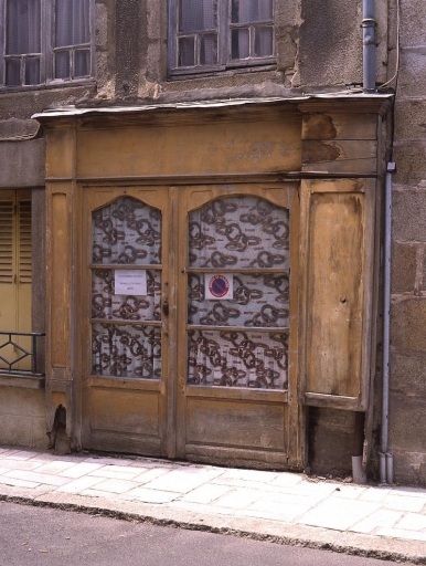 2 bis rue des Tours de l'Horloge Maison (cadastre numérisé, version initiale AM 455, 456, 63) Elévation antérieure Vue de la devanture de boutique du rez-de-chaussée.