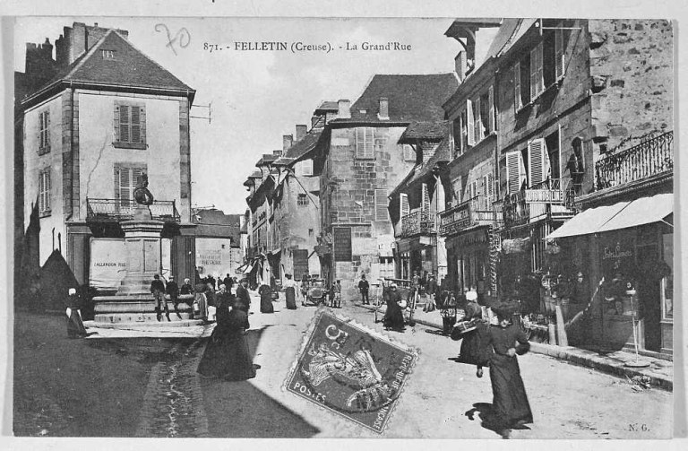 Grande Rue. Vue partielle depuis le sud et montrant le tronçon de rue compris entre la place Quinault et la place Courtaud (côté impair).