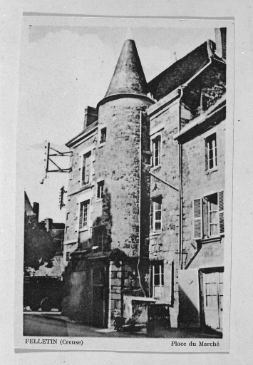 Place Courtaud, rue du Clocher Maison Vue de l'élévation donnant sur la rue du Clocher qui comprend une tour dite 'tour Feuillade'.