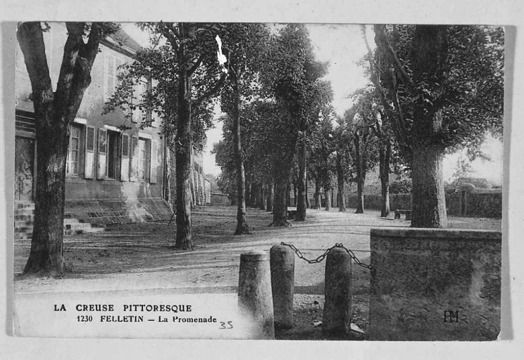 Place des Arbres. Vue de la place appelée 'promenade', aménagée, avant 1817, sur le tracé des anciens fossés de fortifications.