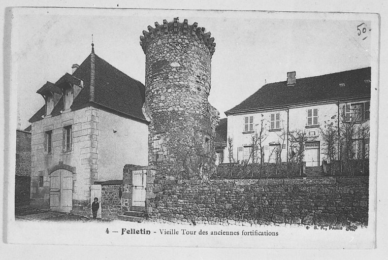 Vue d'une ancienne tour de fortification de la ville, située à l'ouest (seule tour encore visible de nos jours).