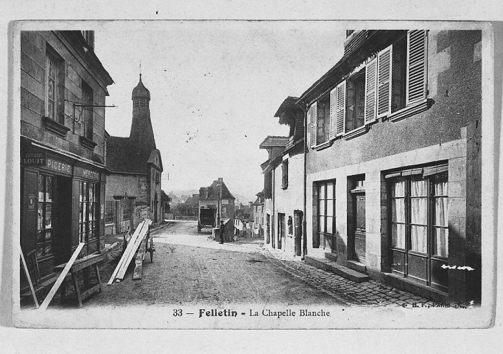 Rue Grancher. Vue montrant une maison aujourd'hui démolie et remplacée par la maison actuelle située au n° 30 (section AL, parcelle 457). Cette maison démolie, datant vraisemblablement du 17e siècle, avec rez-de-chaussée probablement à usage partiellement artisanal, avait une porte à encadrement chanfreiné, orné d'une accolade.