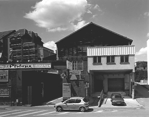 Scierie et usine de meubles Laroudie et Rougerie Frères, puis de la Société Industrielle du Meuble en Bois Massif, puis entrepôt commercial Mondeux, puis usine de porcelaine Fontanille et Marraud, actuellement théâtre