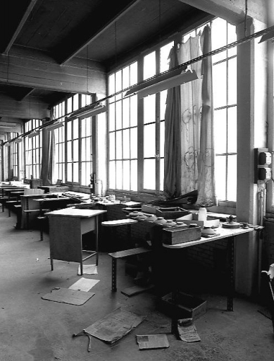 Le premier étage des ateliers de 1927-1931, ateliers de fabrication de l'usine de porcelaine : atelier de décoration vu du sud.