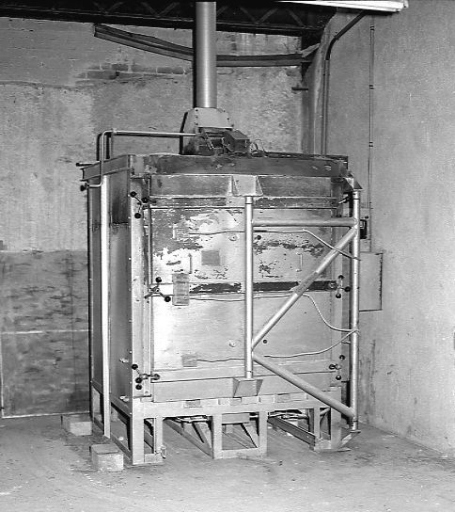 Four-cellule pour la cuisson de dégourdi, porte fermée.