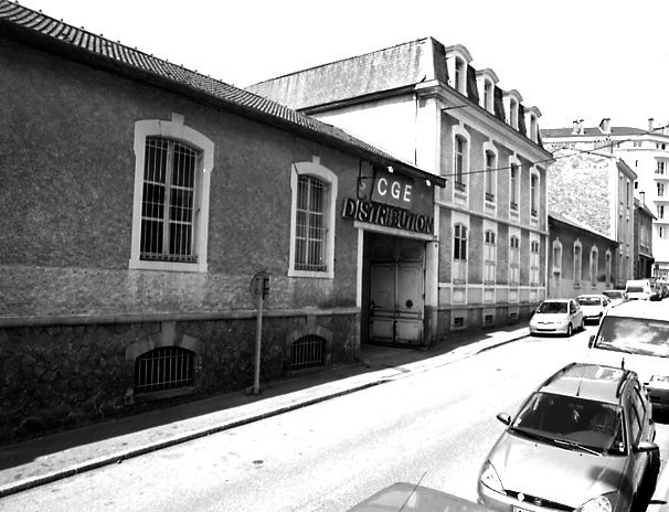 Façade antérieure des ateliers et bureaux, rue Victor-Thuillat.