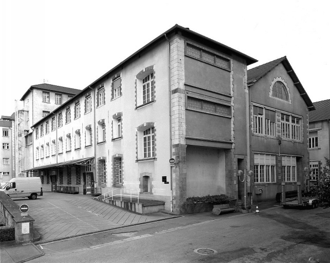 Usine de porcelaine Haviland et Cie appelée Usine du Mas-Loubier, actuellement établissement administratif de La Poste