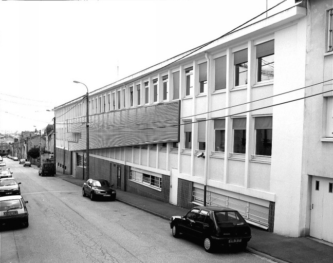 Façade antérieure du bâtiment construit à partir de 1965, vue du nord (rue Jean-de-La-Fontaine).