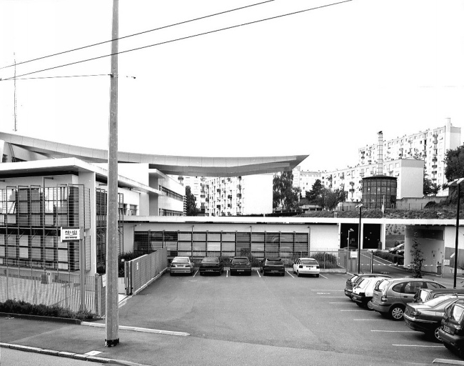 Site de l'ancienne usine de porcelaine Théodore Haviland : à gauche le commissariat central de police de Limoges, à droite l'ancien four n° 16.