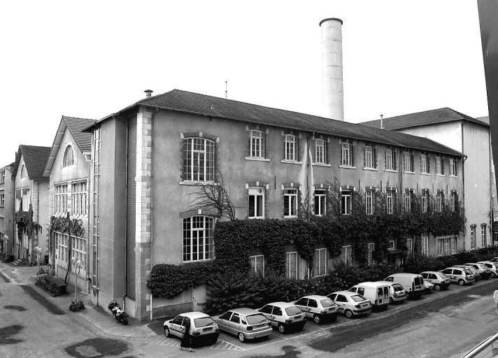 Atelier d'engazettage nord de la batterie de fours nord. A droite l'atelier de fabrication adossé à cette batterie. A gauche les pignons des bâtiments de fours.