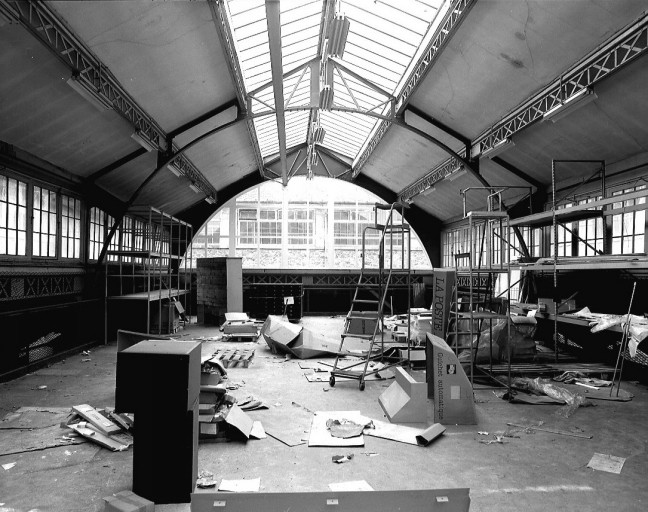 Le pignon est de la halle des moufles vu depuis la plateforme ajoutée.